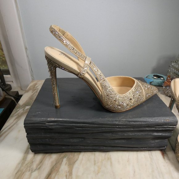 Sexy Betsey Johnson Women's SB-Rocky Pump, Light Gold, 8 - Picture 7 of 10
